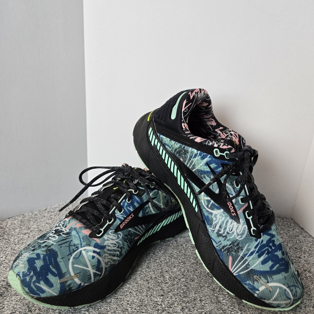 Brooks Women's Blue and Black Athletic Shoes GTS 22 Running Shoe Size 10 Multi G